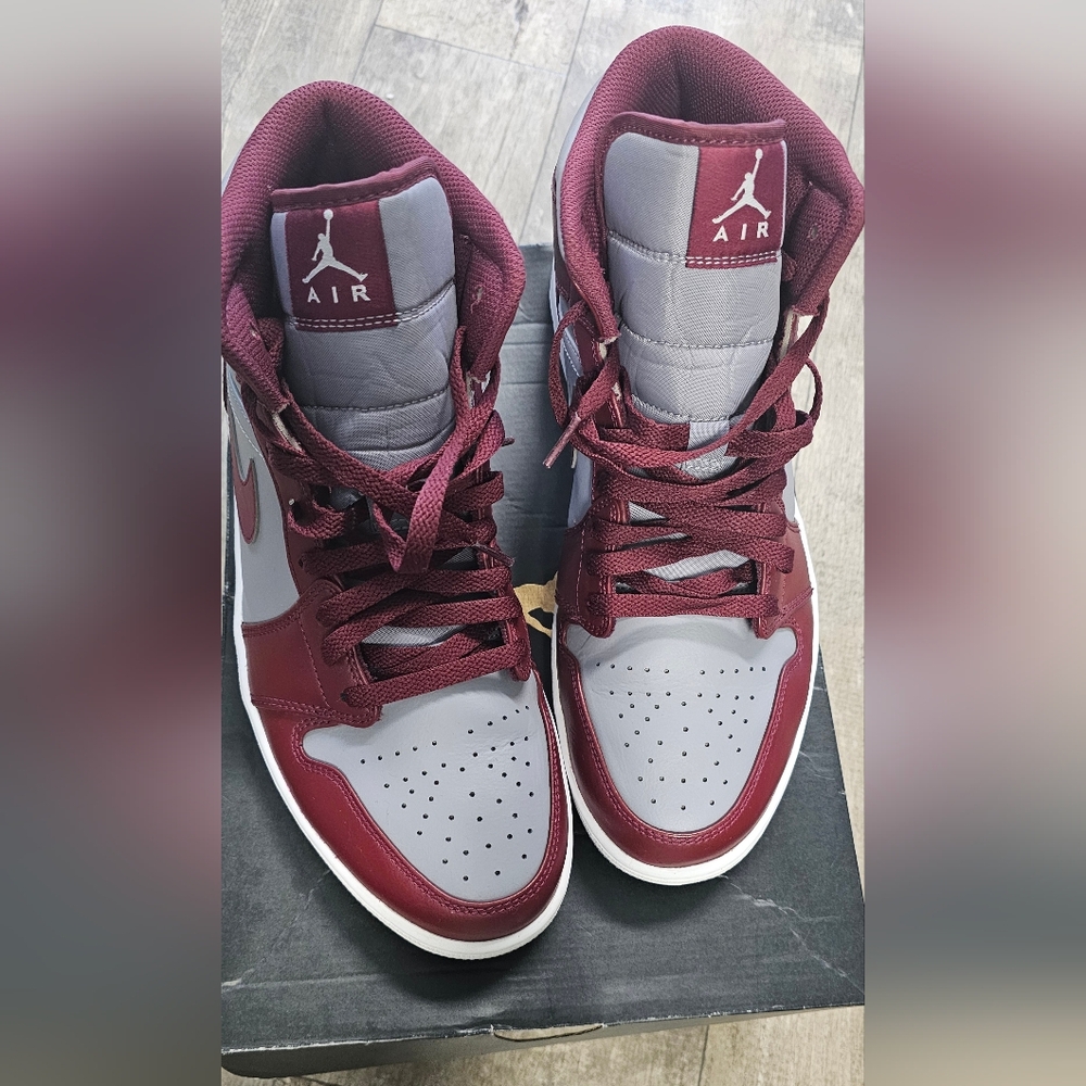 Jordan 1 mid